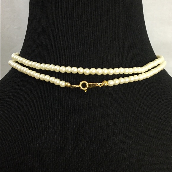 Vintage Signed Avon Faux Pearl Necklace - Picture 3 of 4